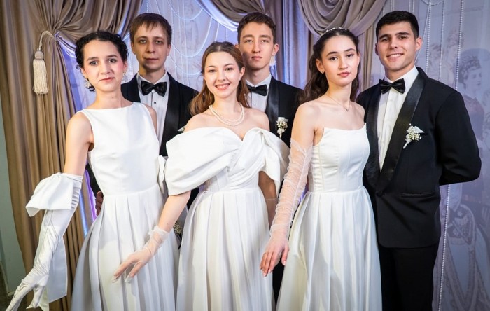 Студенты Губкинского университета побывали на межрегиональном балу в Тамбове