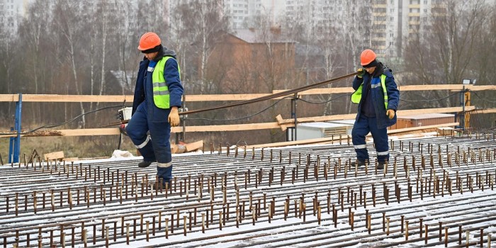 На трассе Солнцево — Бутово — Варшавское шоссе на 70% завершили строительство путепровода над путями МЦД-2