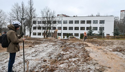 В Теплом Стане идет реконструкция здания школы №1507 по городской программе