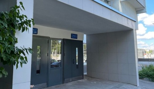 Выполнен плановый капитальный ремонт подъездов в жилом доме на Ленинском проспекте