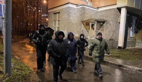 В Ломоносовском районе осмотрели территорию дома на проспекте Вернадского