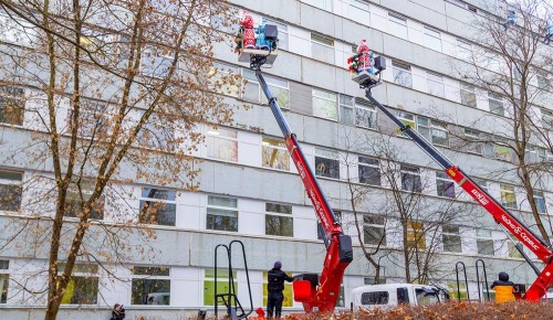 Юных пациентов РДКБ поздравил «Новогодний десант Дедов Морозов и Снегурочек»