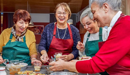 Жители Ясенева старшего возраста могут присоединиться к новогоднему кулинарному турниру