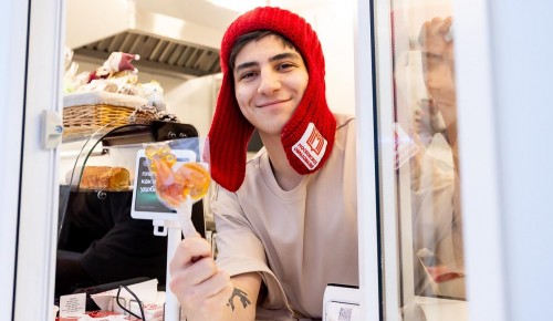 Рождественская ярмарка открылась на главной аллее Московского дворца пионеров