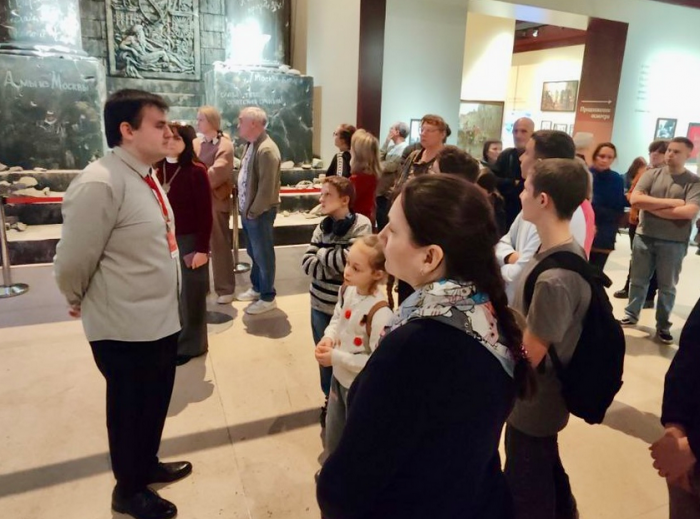 Прихожане храма преподобной Евфросинии Московской посетили масштабную выставку о Великой Победе