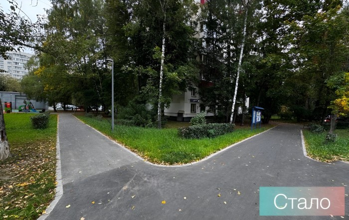 Во дворе на Севастопольском проспекте завершили благоустройство