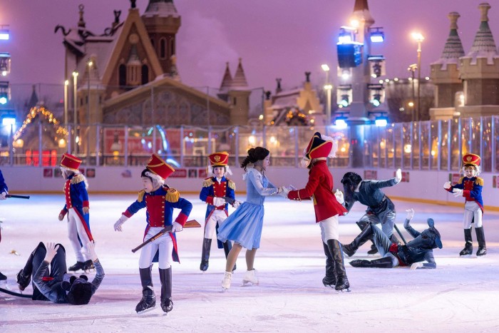 Олимпийские чемпионы приглашают на семейные ледовые шоу на открытых площадках Москвы