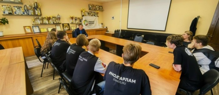 Глава управы Теплого Стана провел рабочую встречу с членами молодежной палаты