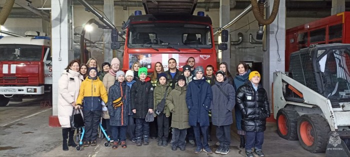 Герои в форме: ученики школы-интерната №32 в гостях у пожарных