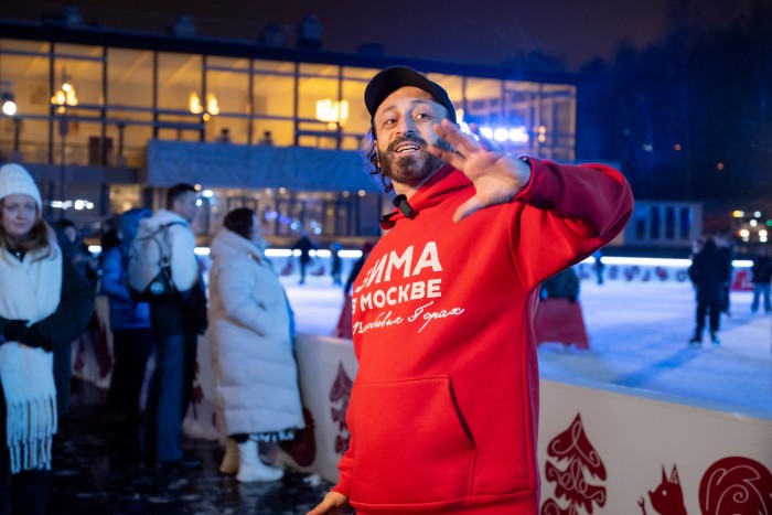 Северное сияние над Воробьевыми: Илья Авербух открыл зимний город во Дворце пионеров