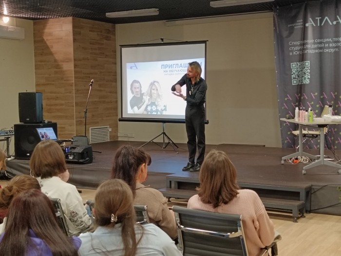 В СП «Обручевский» центра «Атлант» прошла творческая встреча «Сам себе стилист»