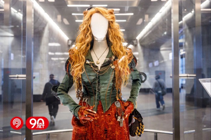 Выставка костюмов из киносказки «Буратино» открылась на станции метро «Воробьевы горы»