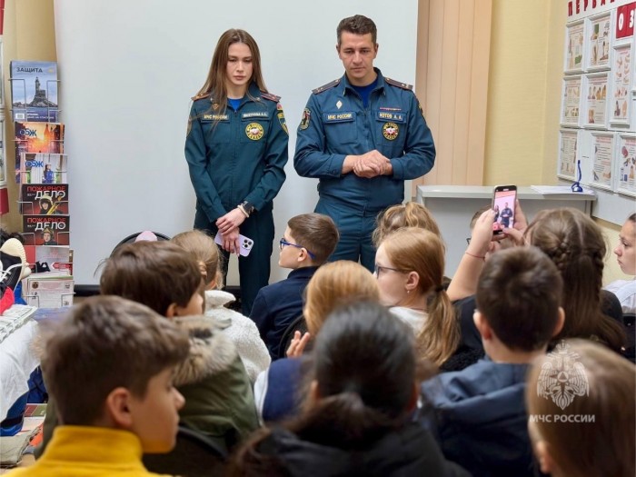 Урок безопасности от МЧС провели для учеников школы №2115