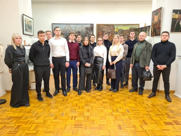 Молодые сотрудники УВД по ЮЗАО столицы посетили выставку «Русский детектив» в Студии художников им. В.В. Верещагина МВД России