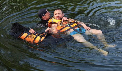 Около трех тысяч волонтеров помогают столичным пожарным и спасателям