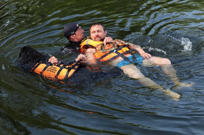 Около трех тысяч волонтеров помогают столичным пожарным и спасателям