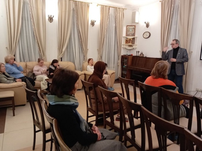 В храме Всех преподобных отцев Киево-Печерских обсудили мультфильм «Ежик в тумане»