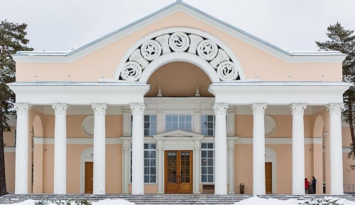 Собянин: На ВДНХ отреставрировано более 40 объектов культурного наследия