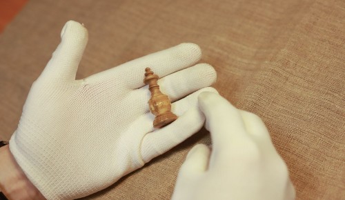 Московские археологи обнаружили шахматную фигуру XVIII века — Собянин