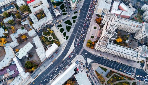 По просьбе жителей на перекрестке улиц Наметкина и Профсоюзной появился новый пешеходный переход