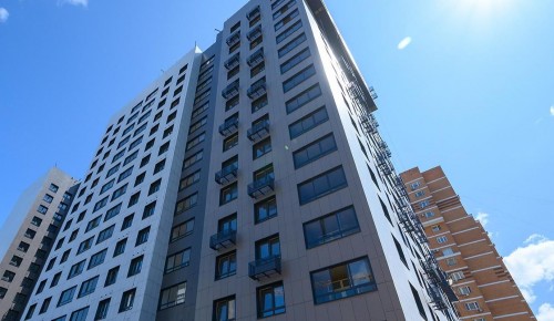 Около 670 москвичей из Обручевского района приступили к переезду в новый дом на ул. Гарибальди