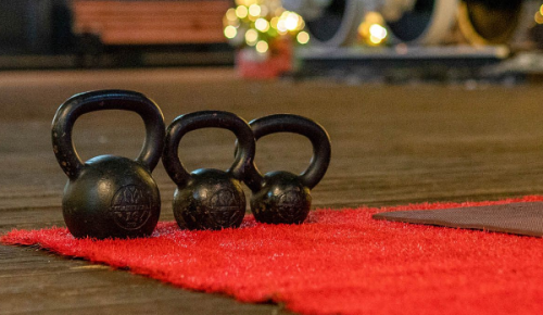 На площадке «Московских сезонов» на бульваре Дмитрия Донского проходит конкурс «Самый сильный житель района»