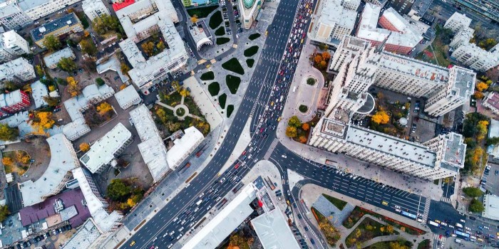 По просьбе жителей на перекрестке улиц Наметкина и Профсоюзной появился новый пешеходный переход