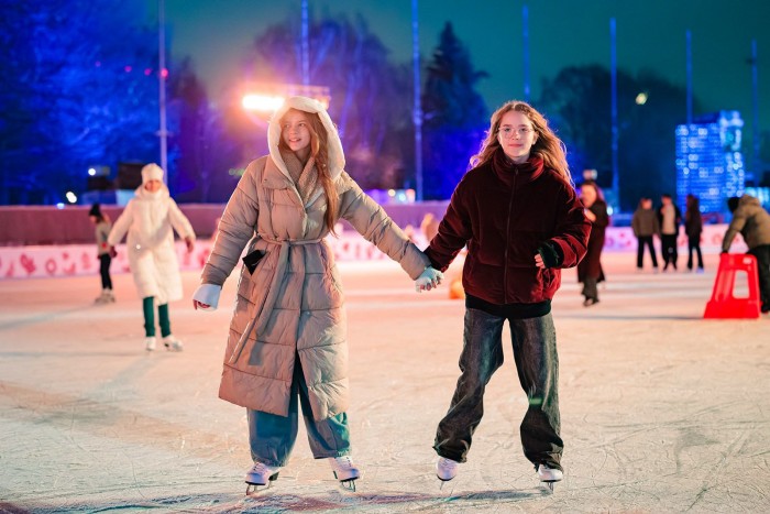 Бесплатный каток на Воробьевых горах будет работать до конца зимы
