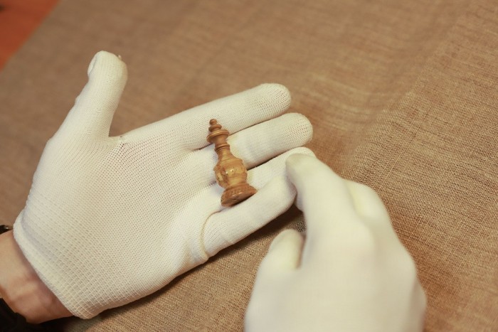 Московские археологи обнаружили шахматную фигуру XVIII века — Собянин