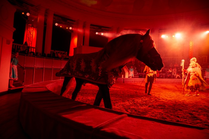 Конек-Огонек. Спектакль к Новому году можно увидеть на ВДНХ