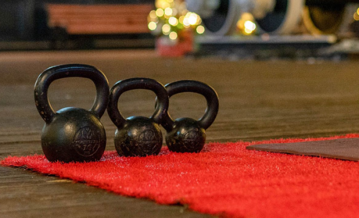 На площадке «Московских сезонов» на бульваре Дмитрия Донского проходит конкурс «Самый сильный житель района»