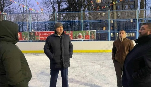 В Гагаринском районе проверили качество уборки подъездов в доме на Университетском проспекте