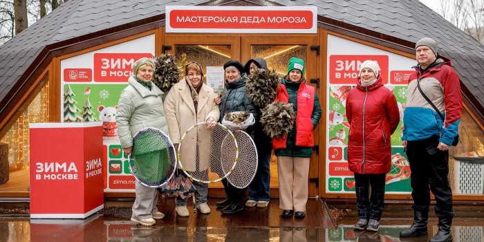 На мастер-классах в парках ЗАО горожане изготавливают вещи для бойцов СВО