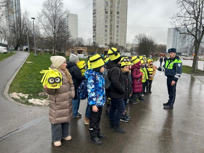 На юго-западе столицы для школьников прошло профилактическое мероприятие «Безопасный маршрут»