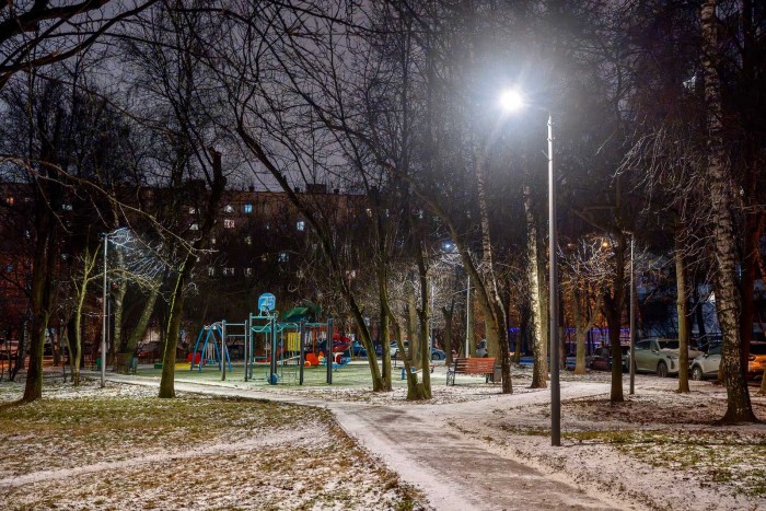 В ЮЗАО модернизируют системы уличного освещения