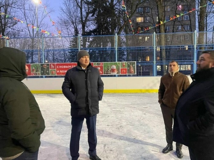 В Гагаринском районе проверили качество уборки подъездов в доме на Университетском проспекте