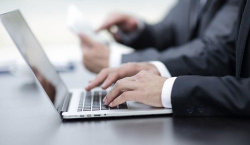 На Старокалужском шоссе возводят надземную часть офисного квартала