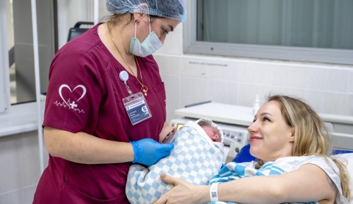 Схватки вместо шампанского: акушеры перинатального центра рассказали о работе в новогоднюю ночь