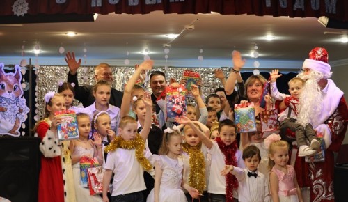 На юго-западе столицы продолжается Всероссийская акция «Полицейский Дед Мороз»