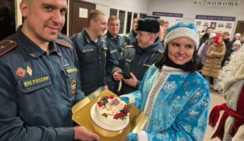 Личный состав подразделений Юго-Западного округа Москвы принял поздравления от представителей государственных и общественных организаций