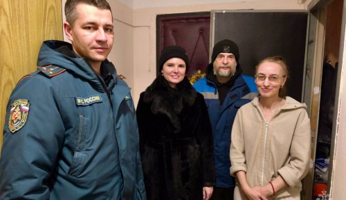 На Новочерёмушкинской улице прошла важная акция по установке пожарных извещателей в многоквартирных домах для многодетных и малоимущих семей