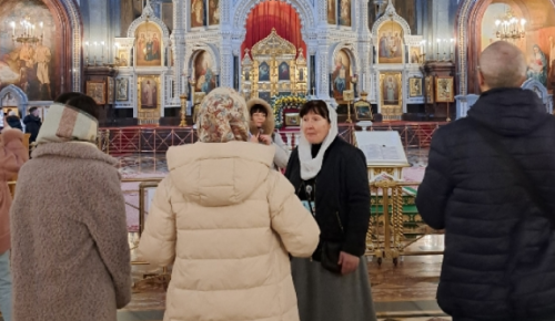 Молодёжь из Котловки посетила храм Христа Спасителя