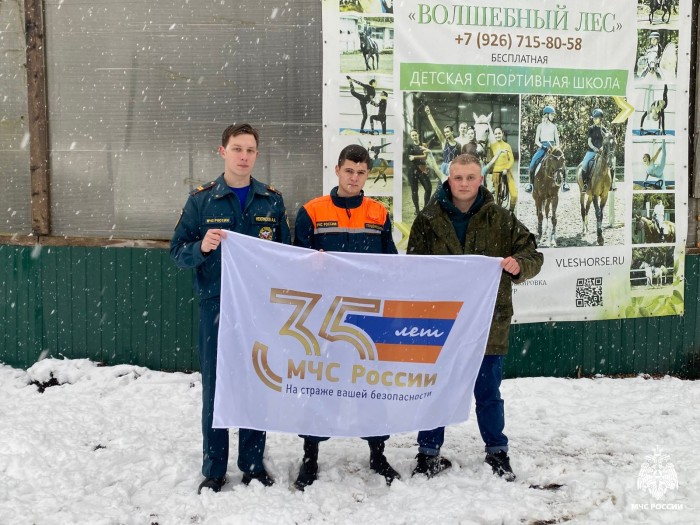 Сотрудники пожарных частей ЮЗАО оказали адресную помощь конному клубу