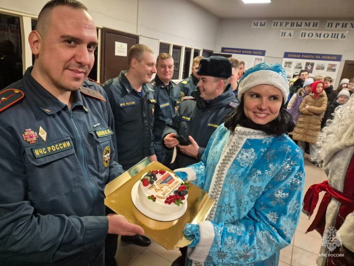 Личный состав подразделений Юго-Западного округа Москвы принял поздравления от представителей государственных и общественных организаций