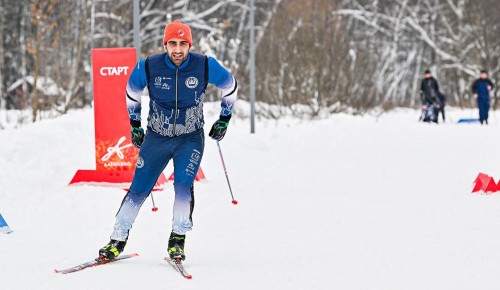 Бесплатные лыжные тренировки стартовали в Битцевском лесу