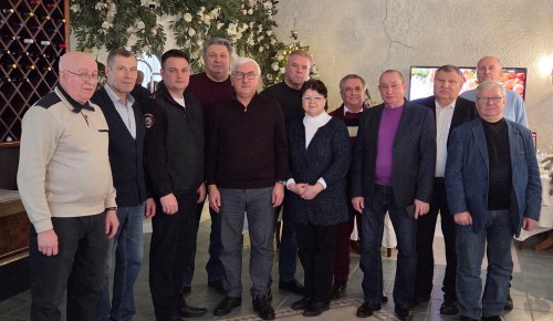 Руководство и Совет ветеранов УВД по ЮЗАО поощрили Почетной грамотой ветеранской организации столичного Главка председателя Совета ветеранов Отдела МВД России по Академическому району г. Москвы майора милиции в отставке Николая Грибкова