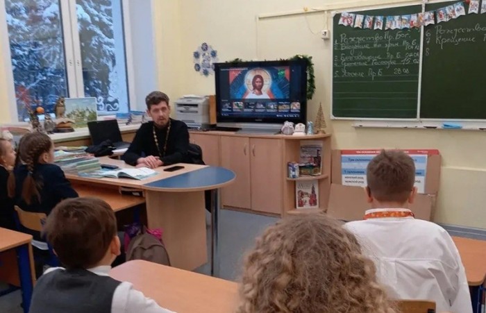 В школе №7 прошла встреча четвероклассников со священником