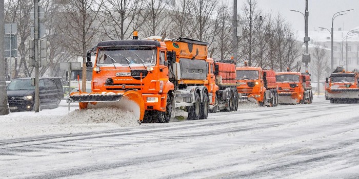 Более 990 единиц техники вышли на уборку снега в ЮЗАО