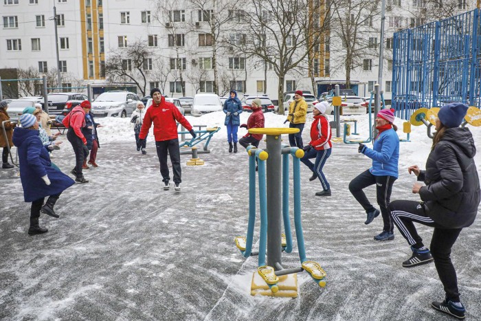 Топим калории после праздников: бесплатный фитнес и тренировки на катке в ЮЗАО
