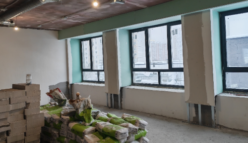 Глава управы Северного Бутова проверил ход капремонта в школе №2114